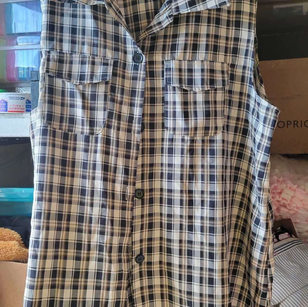 Shein curve 4xl sleeveless long button up shirt or vest NWOT‎